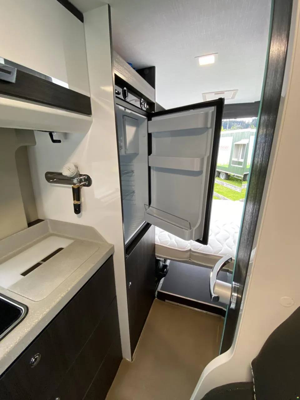 Van 3